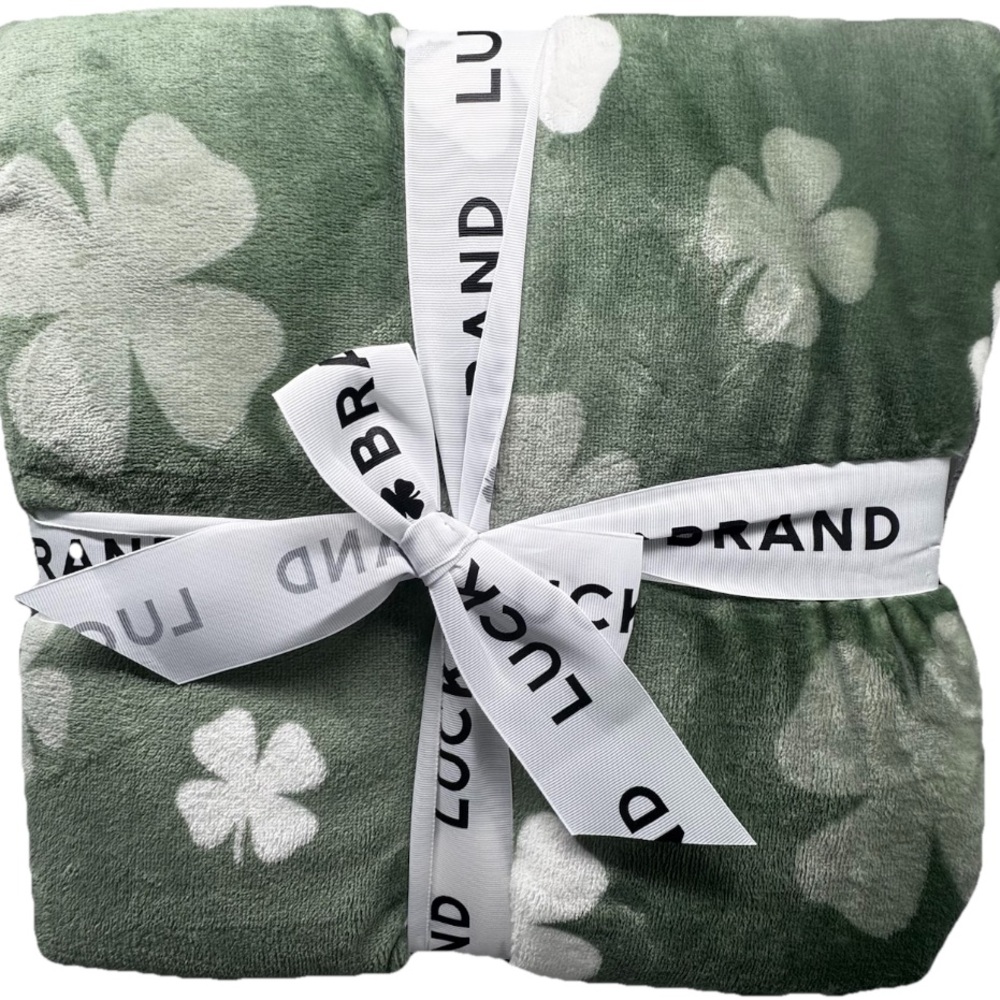Lucky Brand Sage Green Shamrocks QUEEN Blanket St Patricks Day Clover 90x90 NEW